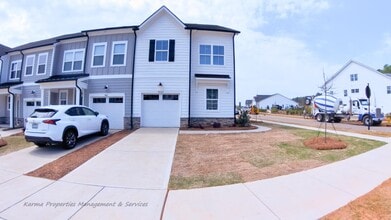 Building Photo - 9645 Munsing Dr