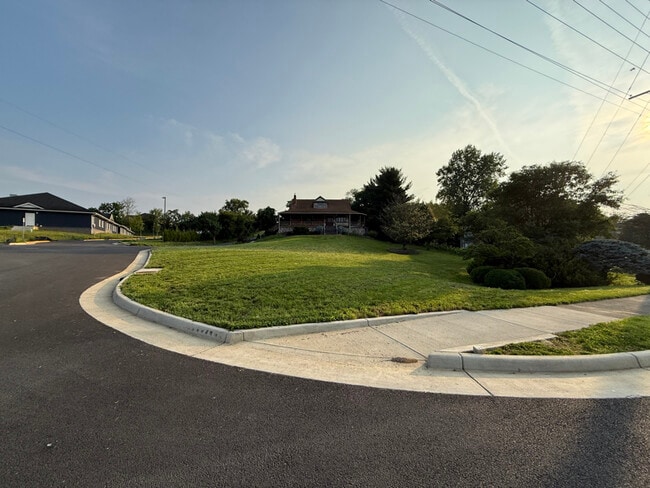 Building Photo - 910 Cedar Creek Grade