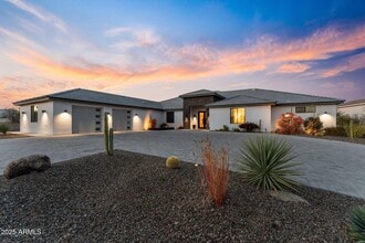 Building Photo - 2500 Lupine Ln