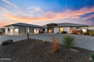 Building Photo - 2500 Lupine Ln