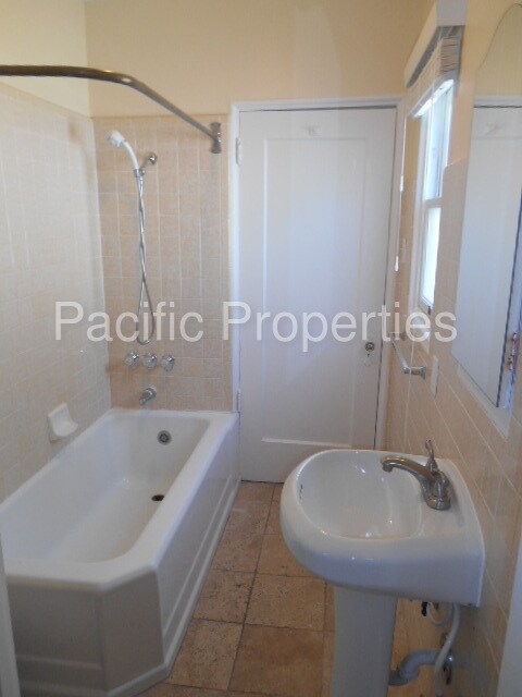 Building Photo - 390 Hendley St