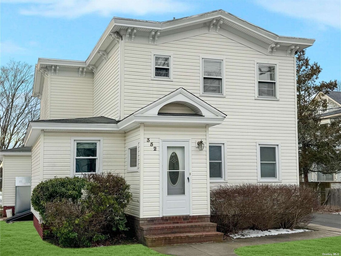 Primary Photo - 352 S Ocean Ave
