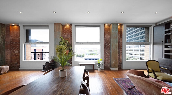 Foto del edificio - 257 S Spring St