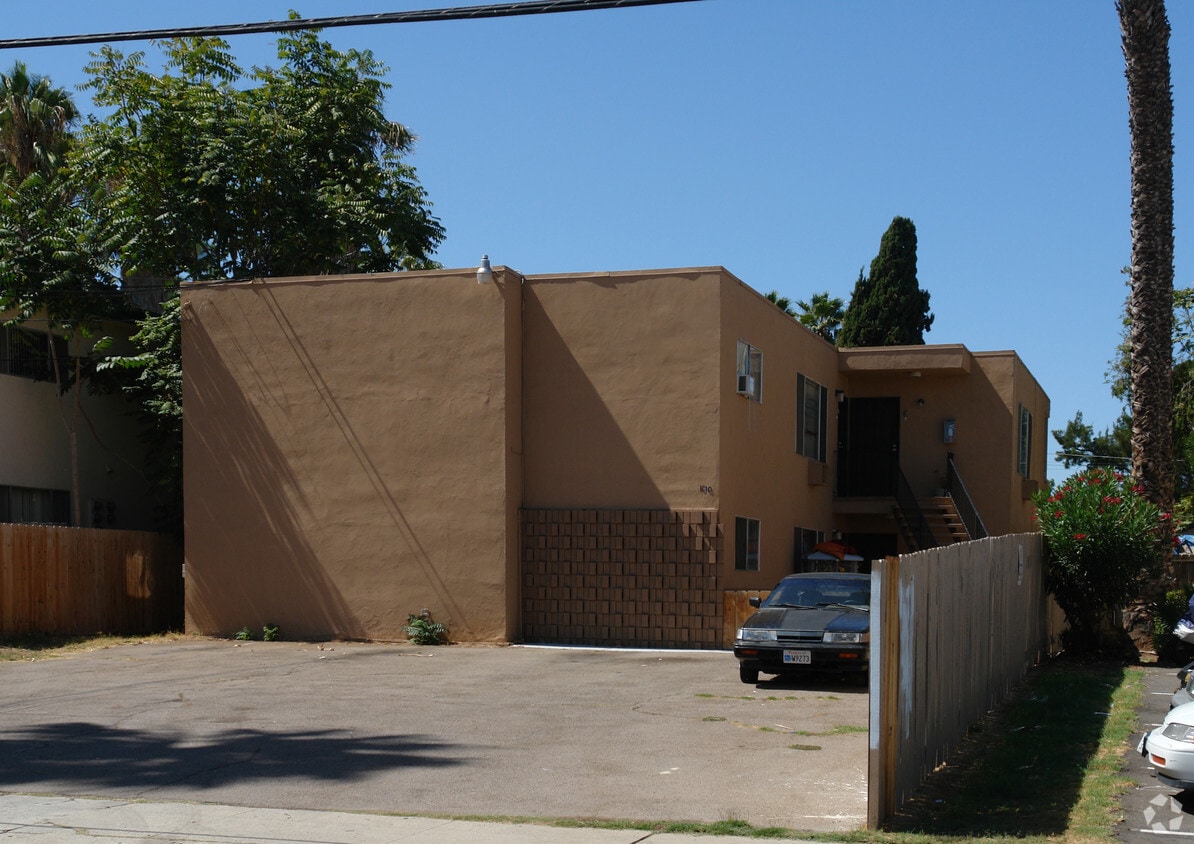 Primary Photo - 1010 Leslie Rd