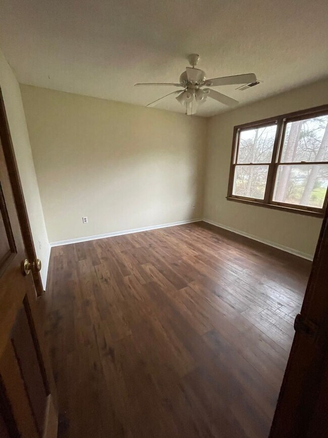 Foto del edificio - Lovely 2 bedroom 1.5 Bath Townhome Located...