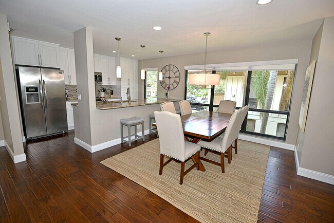 Building Photo - 430 Brackenwood Ln S