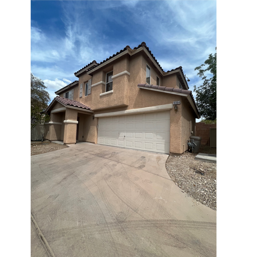 Foto principal - Wonderfully refreshed 3 bedroom home featu...