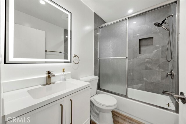 Foto del edificio - 8744 Ruffner Ave