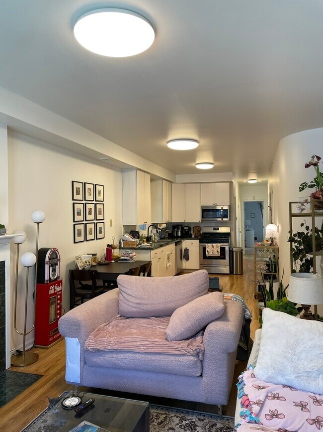 Foto del edificio - 1534 N Claremont Ave