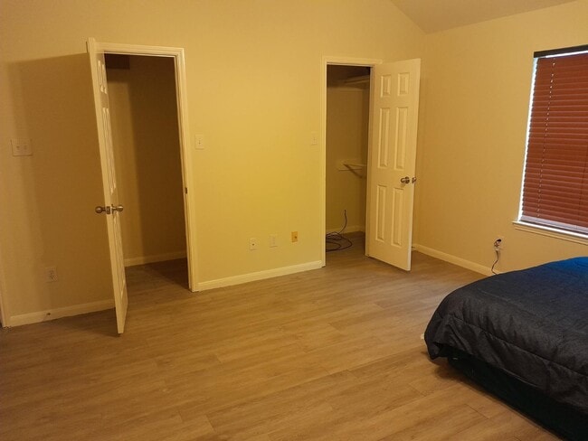 Building Photo - 1919 Doliver Cir