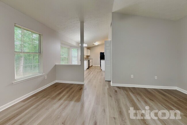 Building Photo - 270 Rosewood Dr