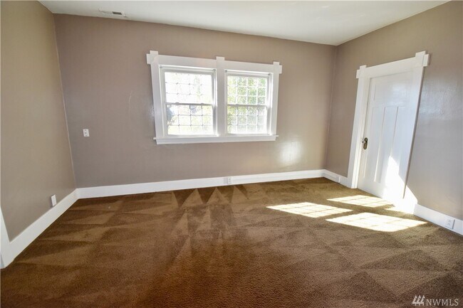 Dormitorio con 2 vestidores - 1228 S 3rd St