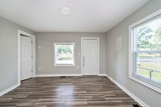 Building Photo - 2110 Clay St