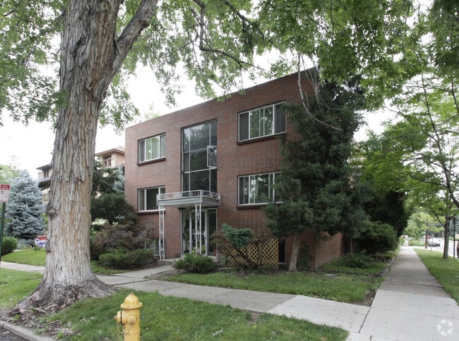 Building Photo - 1302 Milwaukee