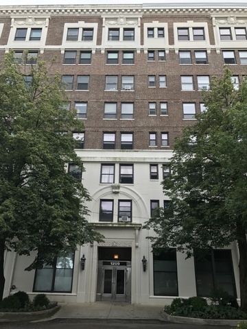 Building Photo - 1205 W Sherwin Ave