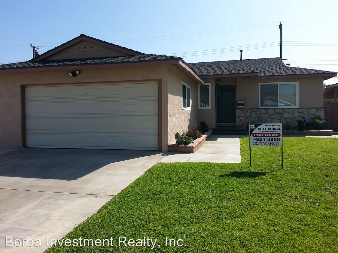 Primary Photo - 4 br, 2 bath House - 11566 E 168th Street