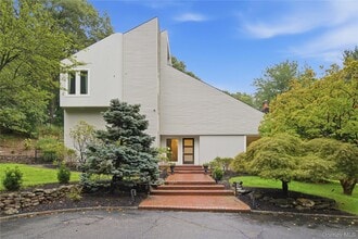 Building Photo - 8 Target Rock Dr