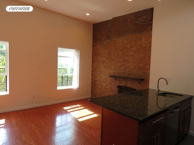 Building Photo - 625 Walton Ave