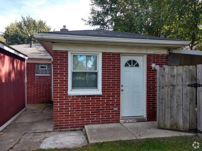 Building Photo - 881 Allen Rd