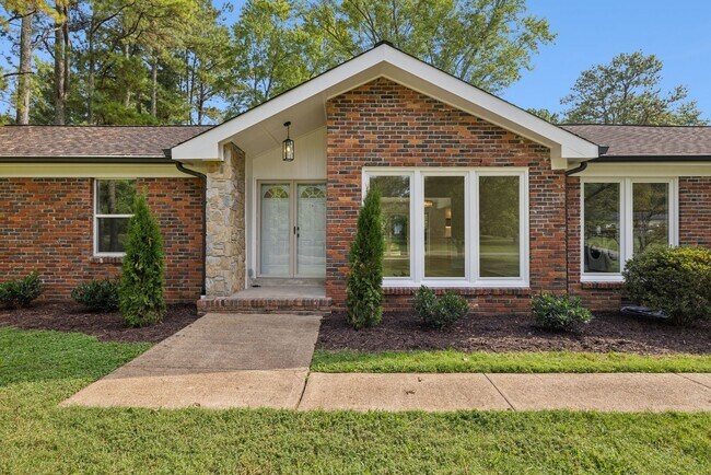 Foto del edificio - Completely renovated ranch 4BR/4BA ranch h...