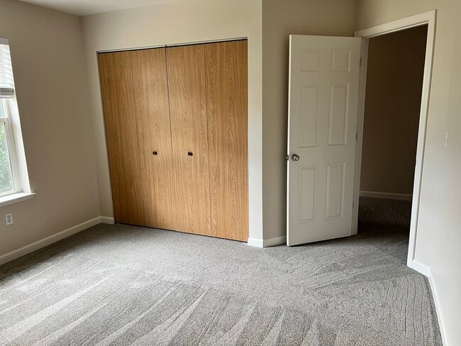 Building Photo - 5555 Glenridge Way