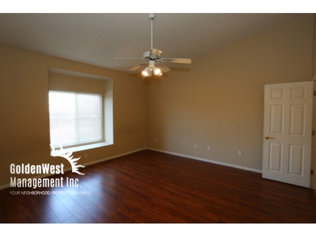 Foto del edificio - 4950 Black Bear Rd