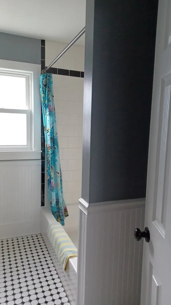 Building Photo - 2218 Gibson Ave