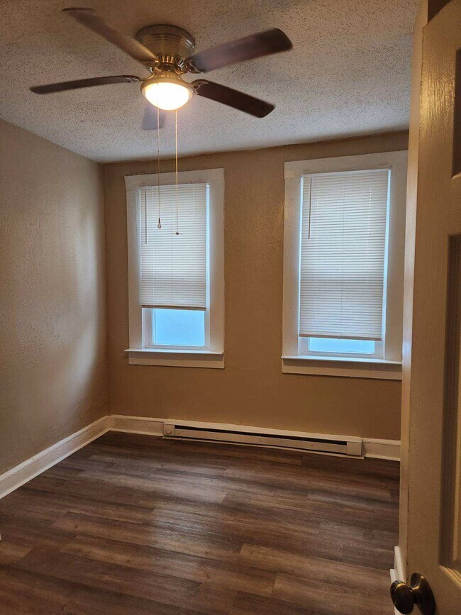 Dormitorio dos - 1542 Dungee St