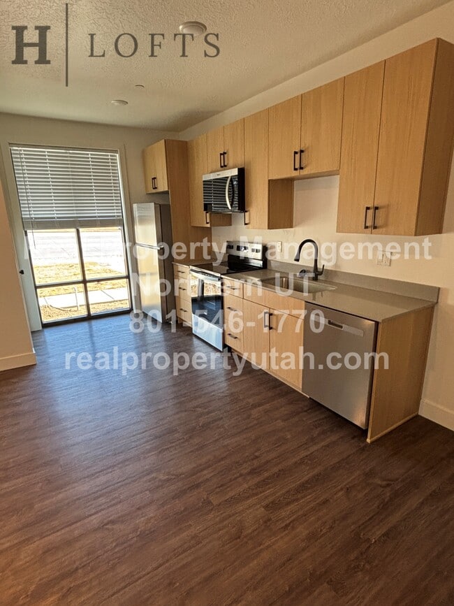 Building Photo - H Lofts