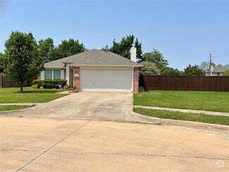 Building Photo - 523 Robinwood Rd