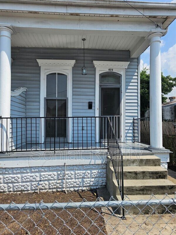 Primary Photo - 622 S Cortez St