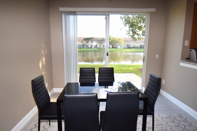 Foto del edificio - 272 River Bluff Ln