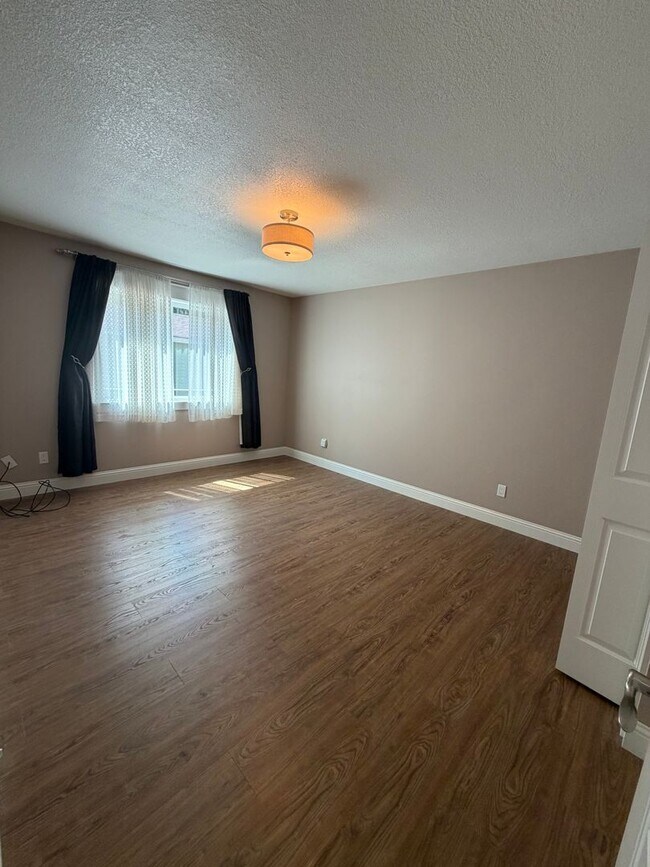 Building Photo - 3521 Harrison Dr