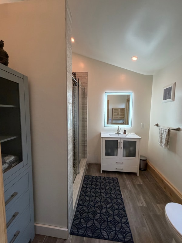 Foto del edificio - 7711 Owensmouth Ave