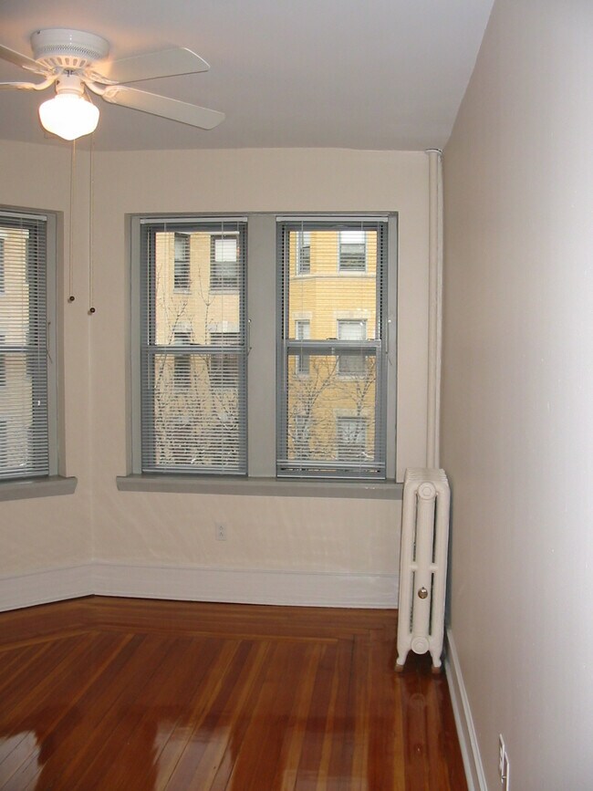 Building Photo - 52 Burbank St