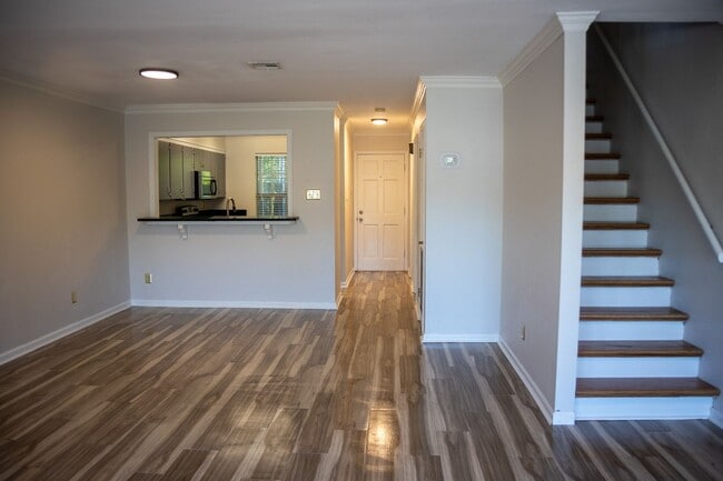 Building Photo - Charming 2BR 2.5BA Townhouse for Rent!
