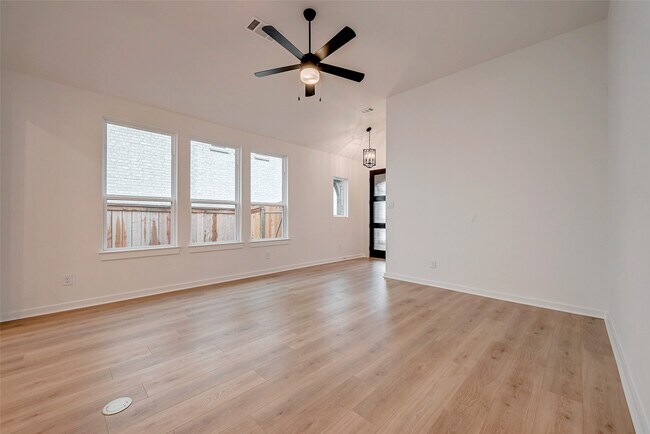 Foto del edificio - 11430 Gossamer Wing Ln