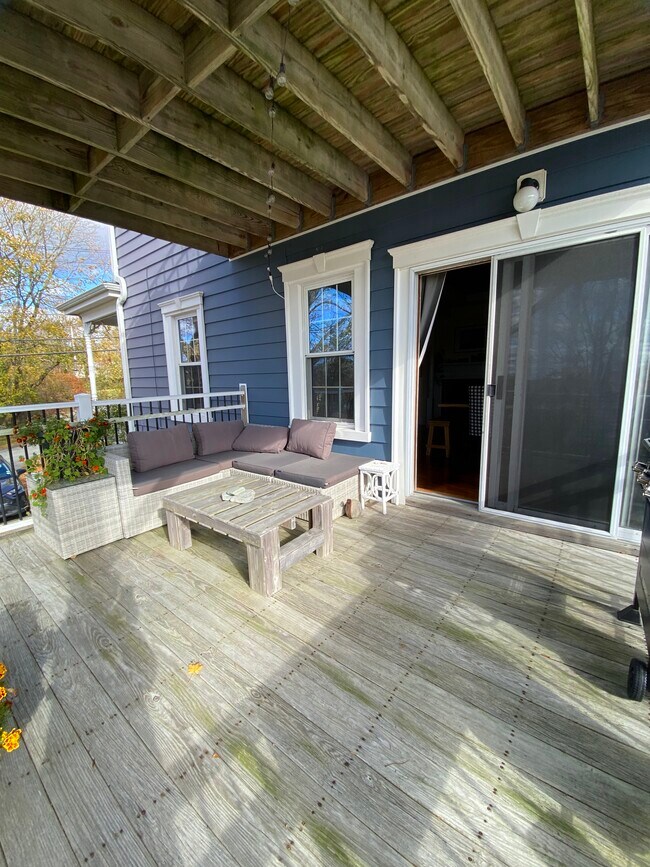 Foto del edificio - 67 Lawton Ave