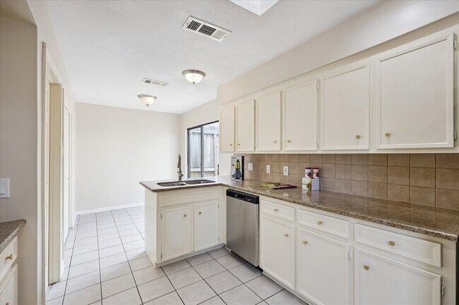 Foto del edificio - 8018 Cobblefield Ln