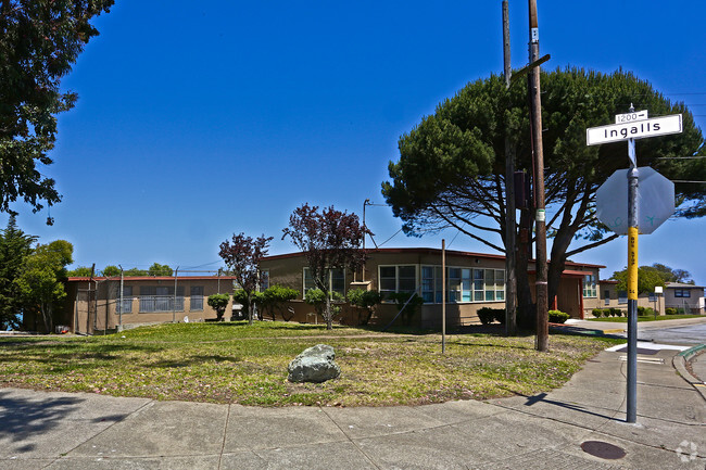 Building Photo - Hunters Point East