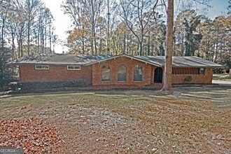 Building Photo - 305 Pinemount Dr