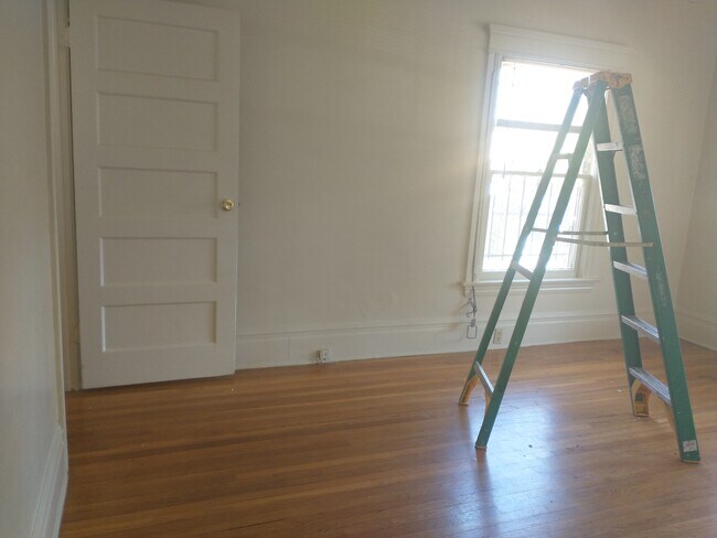 Foto del edificio - 1329 W 29th St