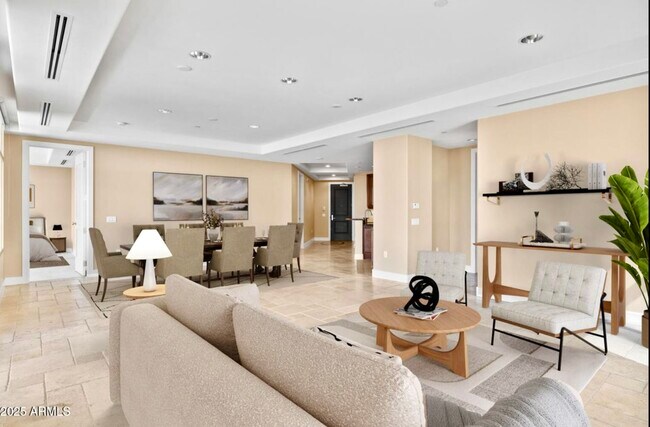 Livingroom/diningroom - 2211 E Camelback Rd