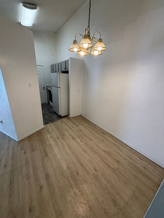Foto del edificio - Cozy 2 bedroom 1.5 bath Lawn Maintenance I...