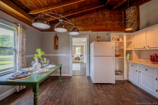 Building Photo - 1279 Enfield St