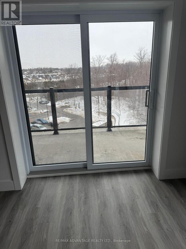 Photo du bâtiment - 1000-1000 Lackner Blvd