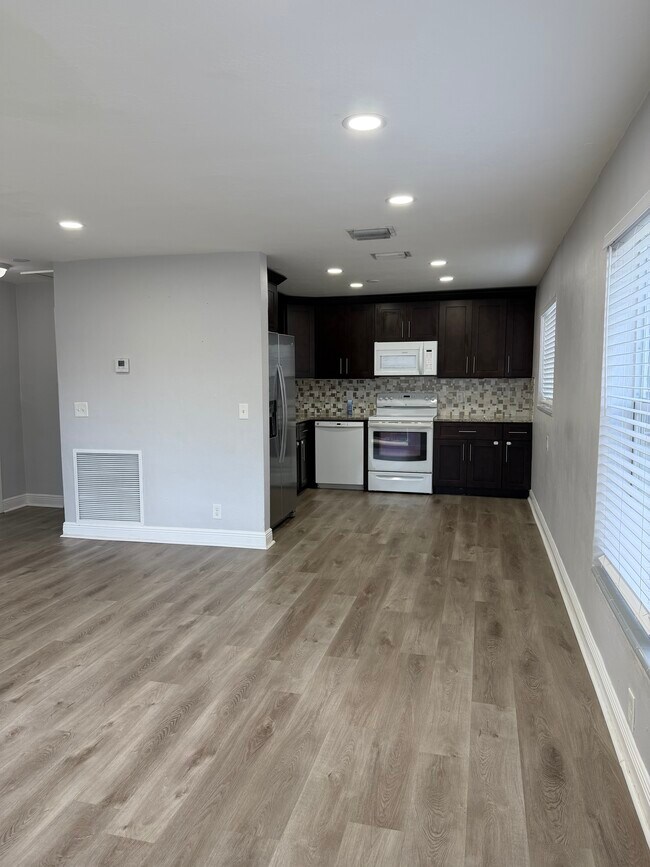 Building Photo - 6120 SW 38th St