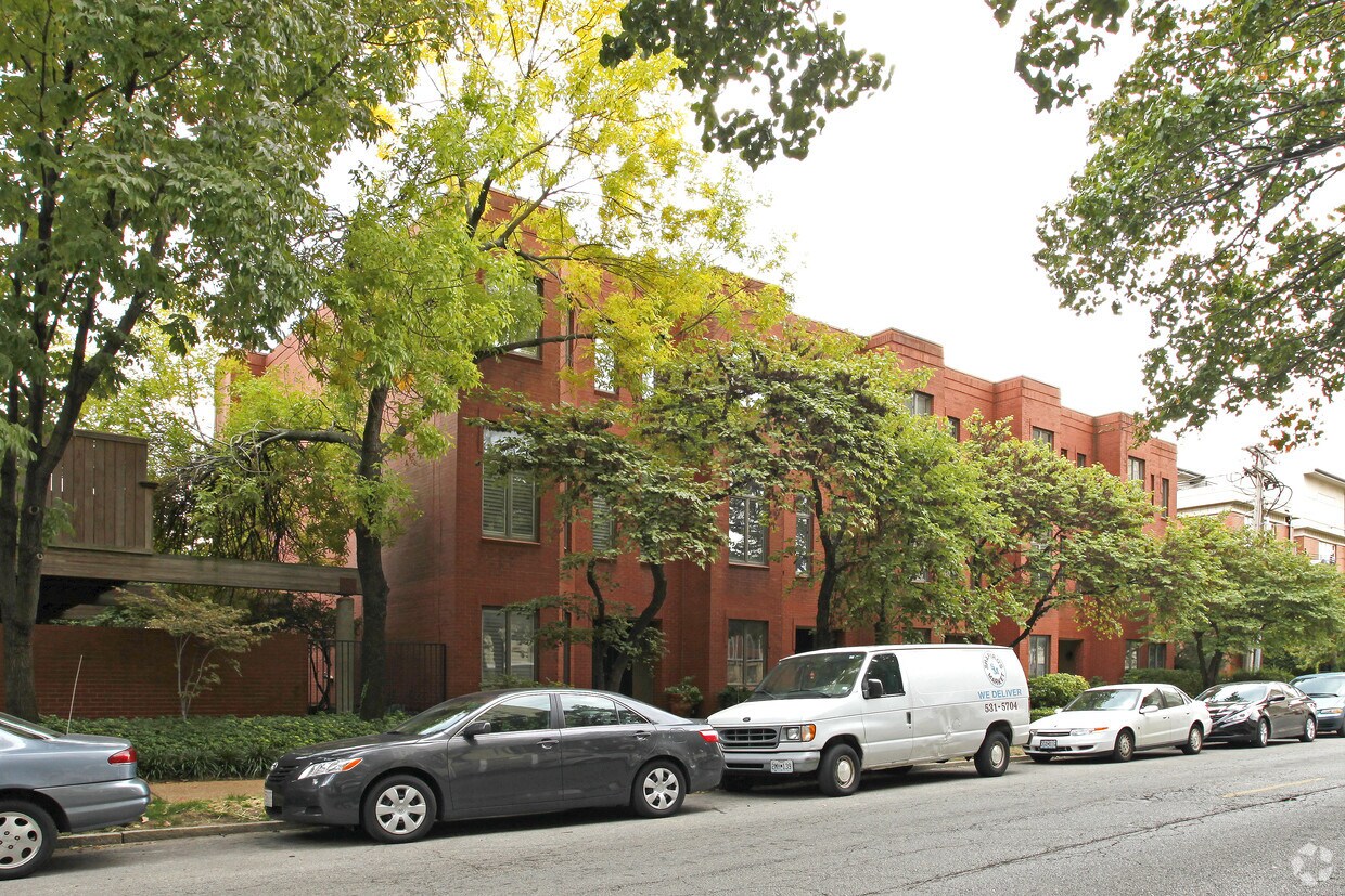 Foto del edificio - 4394-4398 Lindell Blvd