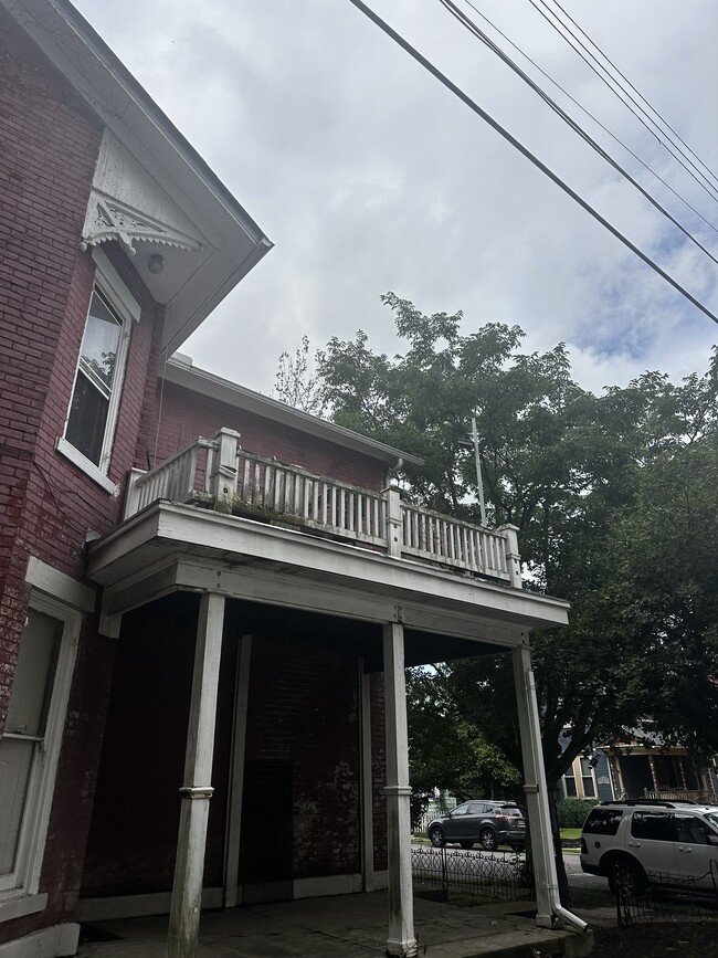 Building Photo - 28 Johnson St