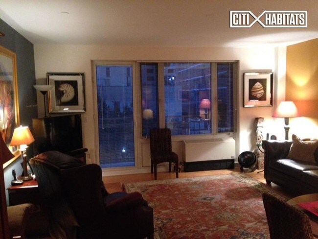 Foto del edificio - 312 W 53rd St